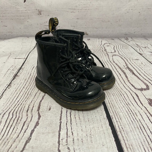 Dr martens 1460 Boots Kids Size 8‎ Unisex Patent Leather Black Lace Up